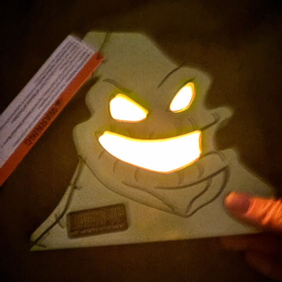 Lights Up Green Halloween Decoration - Picture 12 of 12